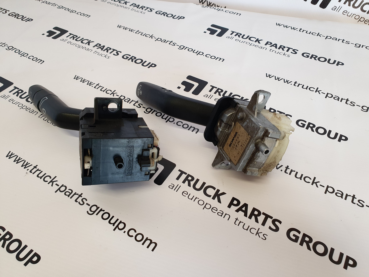 SCANIA SCANIA EURO3, P, G, R, T series indicator lights switch 1542529, 1422111, understeering switch, wipers – direction indicator, lamp, wiper lever, windscreen wiper, multi – function lever; retarder leve - Cabine et intérieur pour Camion: photos 2 SCANIA SCANIA EURO3, P, G, R, T series indicator lights switch 1542529, 1422111, understeering switch, wipers – direction indicator, lamp, wiper lever, windscreen wiper, multi – function lever; retarder leve - Cabine et intérieur pour Camion: photos 2