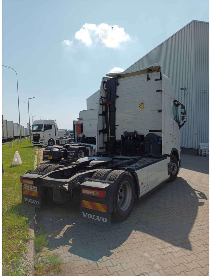 2023 Volvo FH 460 Globetrotter XL i-Save Side Skirts - Tracteur routier: photos 2 2023 Volvo FH 460 Globetrotter XL i-Save Side Skirts - Tracteur routier: photos 2
