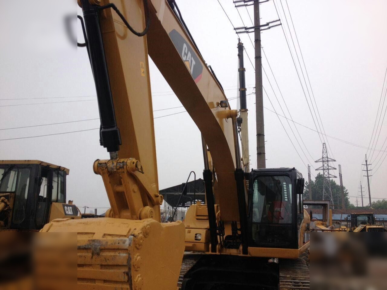 CATERPILLAR 325DL - Pelle sur chenille: photos 3 CATERPILLAR 325DL - Pelle sur chenille: photos 3