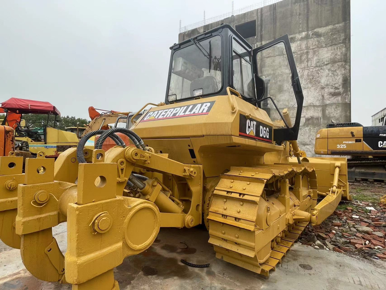 CATERPILLAR D6G - Bulldozer: photos 1 CATERPILLAR D6G - Bulldozer: photos 1