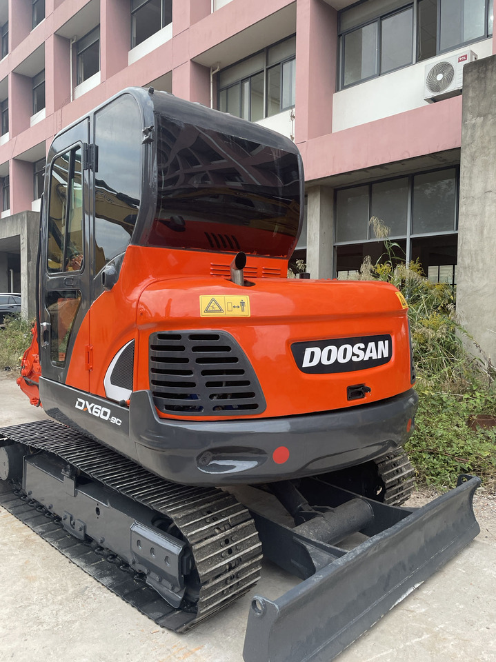 DOOSAN DX60-9C - Pelle sur chenille: photos 1 DOOSAN DX60-9C - Pelle sur chenille: photos 1