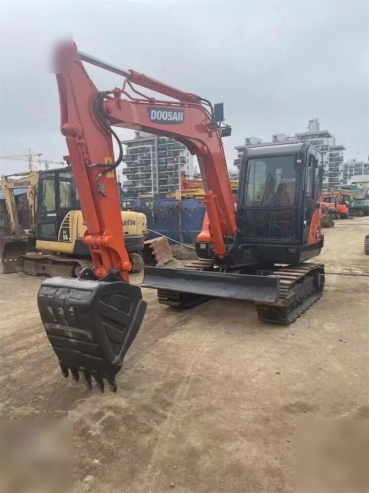 DOOSAN DX60 - Pelle sur chenille: photos 1 DOOSAN DX60 - Pelle sur chenille: photos 1