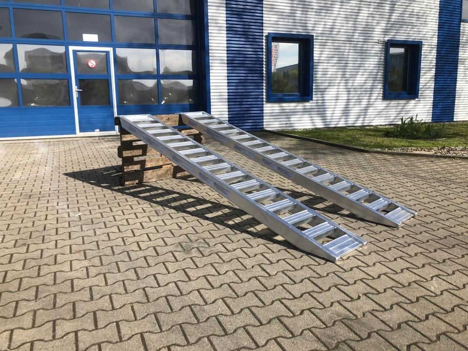 Alurampen Satz 2,5m 2000KG Minibagger Minilader Quad Auffahrrampe *INKL.19% MWST* - Rampe de chargement: photos 3 Alurampen Satz 2,5m 2000KG Minibagger Minilader Quad Auffahrrampe *INKL.19% MWST* - Rampe de chargement: photos 3