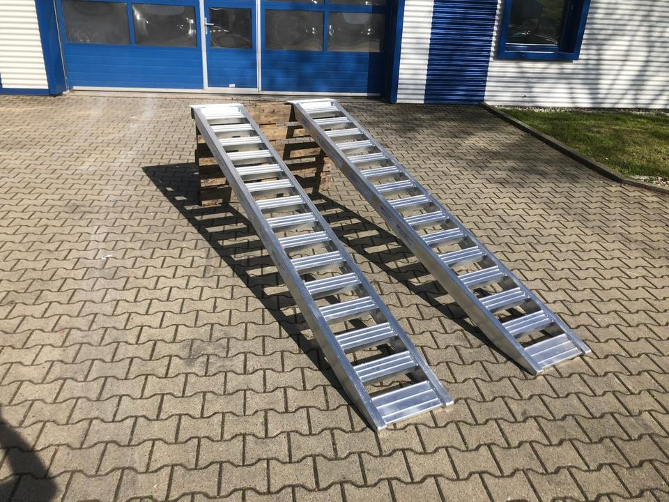 Alurampen Satz 2,5m 2000KG Minibagger Minilader Quad Auffahrrampe *INKL.19% MWST* - Rampe de chargement: photos 5 Alurampen Satz 2,5m 2000KG Minibagger Minilader Quad Auffahrrampe *INKL.19% MWST* - Rampe de chargement: photos 5
