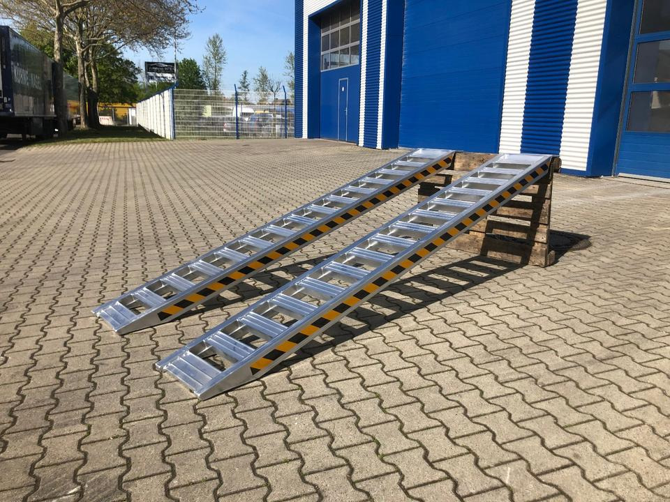 Alurampen Satz 2,5m 2000KG Minibagger Minilader Quad Auffahrrampe *INKL.19% MWST* - Rampe de chargement: photos 1 Alurampen Satz 2,5m 2000KG Minibagger Minilader Quad Auffahrrampe *INKL.19% MWST* - Rampe de chargement: photos 1