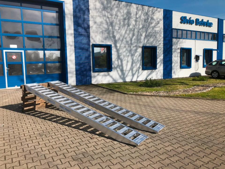 Alurampen Satz 4m 4000KG Minibagger Minilader Quad Auffahrrampe *INKL.19% MWST* - Rampe de chargement: photos 5 Alurampen Satz 4m 4000KG Minibagger Minilader Quad Auffahrrampe *INKL.19% MWST* - Rampe de chargement: photos 5