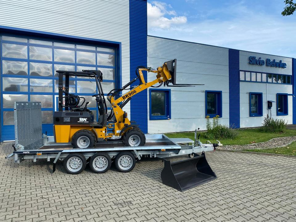 Radlader/Hoflader BK906 inkl. Tieflader und Gabel/Schaufelpaket *INKL.19% MWST*BERGER KRAUS*PERKINS*SOFORT!* - Valet de ferme, Remorque: photos 1 Radlader/Hoflader BK906 inkl. Tieflader und Gabel/Schaufelpaket *INKL.19% MWST*BERGER KRAUS*PERKINS*SOFORT!* - Valet de ferme, Remorque: photos 1