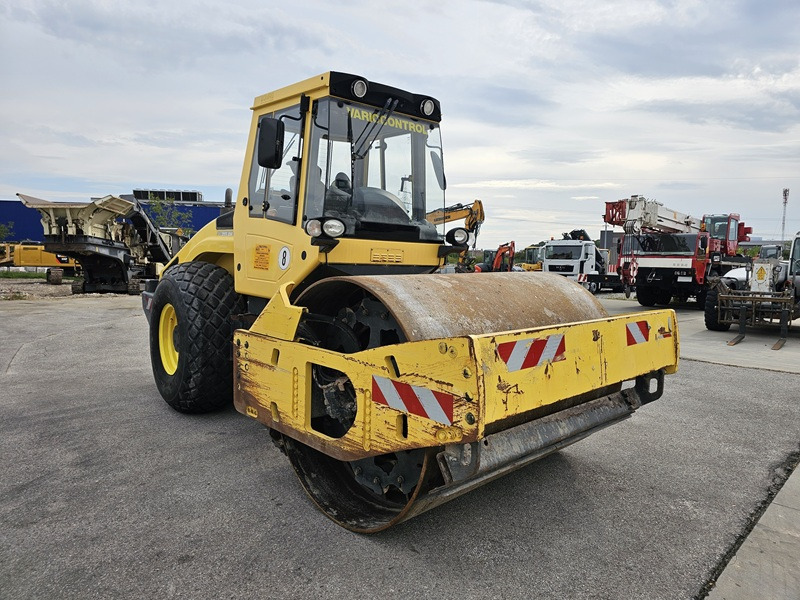 BOMAG BW213DH-4 BVC - Compacteur à pieds de mouton/ Monocylindre: photos 5 BOMAG BW213DH-4 BVC - Compacteur à pieds de mouton/ Monocylindre: photos 5