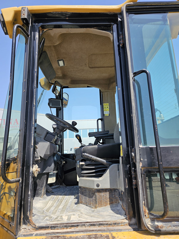 Chargeuse sur pneus CATERPILLAR 930G: photos 9