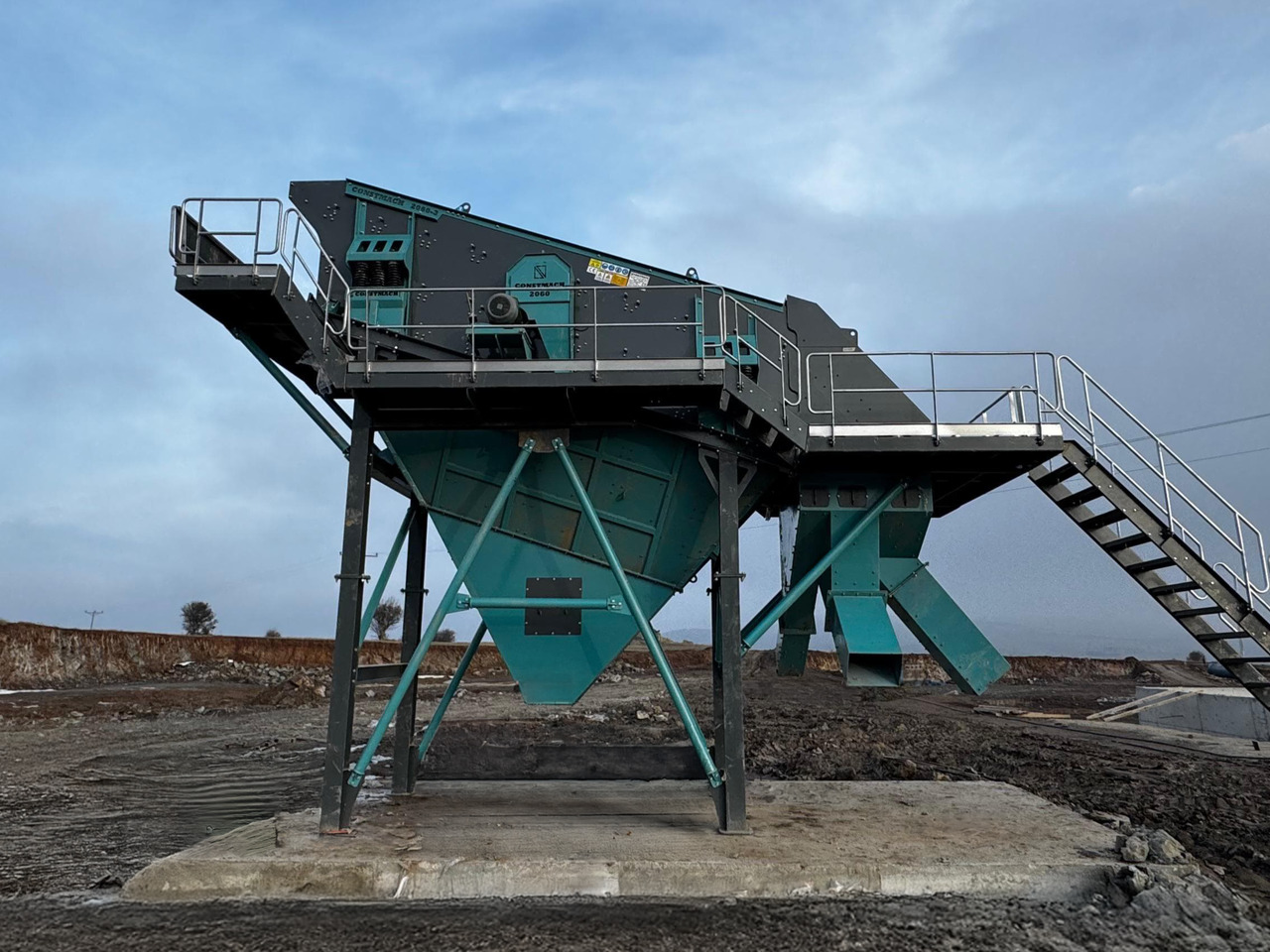Constmach 2-3-4 Deck Vibrating Screen Systems 2 Years Warranty - Crible: photos 2 Constmach 2-3-4 Deck Vibrating Screen Systems 2 Years Warranty - Crible: photos 2