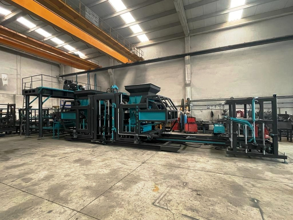 Constmach BS-30 Briquette Making Machine (Concrete Block Making Machine) - Pondeuse à parpaing: photos 2 Constmach BS-30 Briquette Making Machine (Concrete Block Making Machine) - Pondeuse à parpaing: photos 2