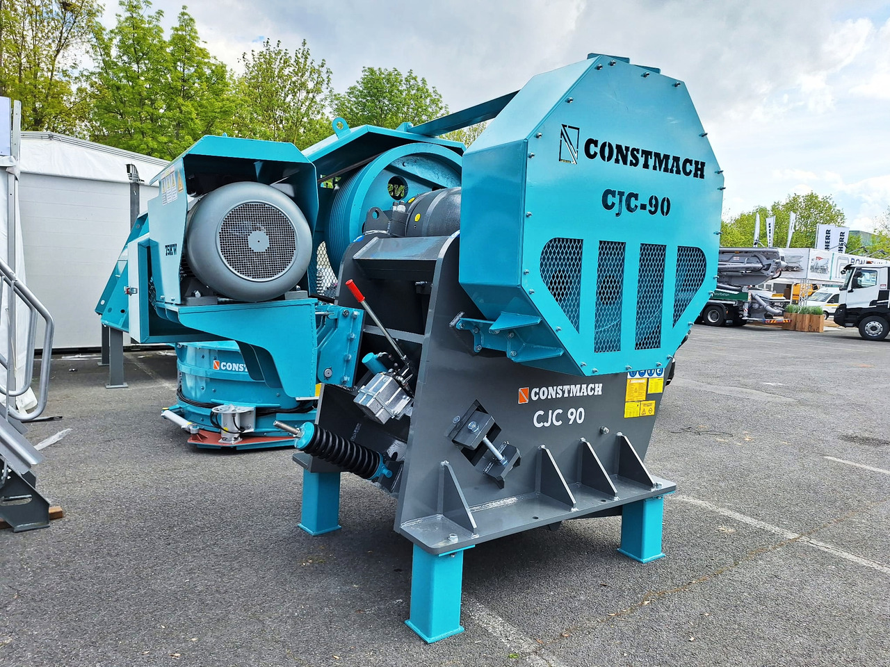 Constmach Delivery Of 60-110 Tph Jaw Crushers In Stock - Concasseur à mâchoires: photos 5 Constmach Delivery Of 60-110 Tph Jaw Crushers In Stock - Concasseur à mâchoires: photos 5