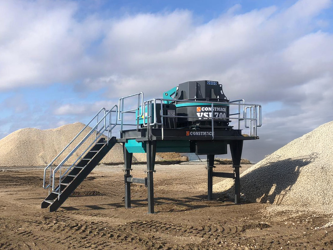 Constmach Vertical Shaft Impact Crusher with a Capacity of 65 to 400 T/H - Concasseur à percussion: photos 3 Constmach Vertical Shaft Impact Crusher with a Capacity of 65 to 400 T/H - Concasseur à percussion: photos 3