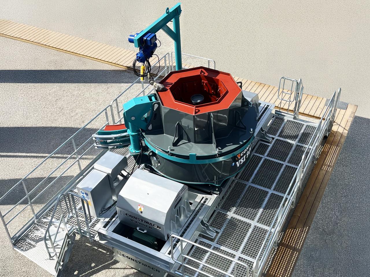 Constmach Vertical Shaft Impact Stone Crusher 190-250 TPH - Concasseur à percussion: photos 2 Constmach Vertical Shaft Impact Stone Crusher 190-250 TPH - Concasseur à percussion: photos 2