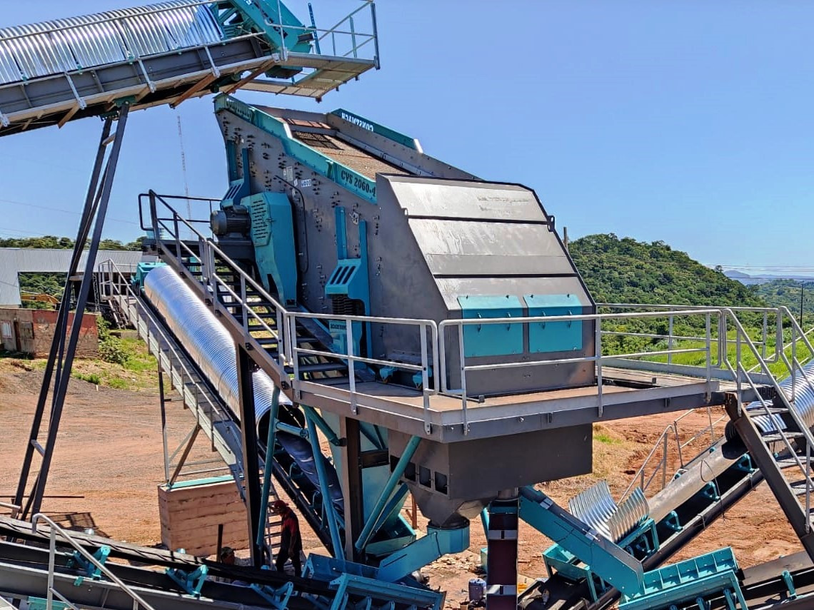 Constmach Vibrating Screen Systems 70-95 Tph 2-3-4 Stages 1200x4000 Mm - Crible: photos 2 Constmach Vibrating Screen Systems 70-95 Tph 2-3-4 Stages 1200x4000 Mm - Crible: photos 2