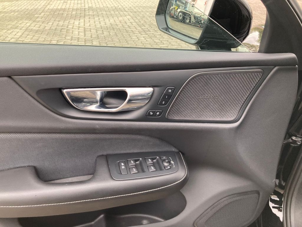 Volvo S60 T5 Lim. R-Design - Voiture: photos 5 Volvo S60 T5 Lim. R-Design - Voiture: photos 5