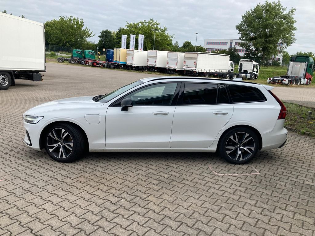 Volvo V60 T6 AWD R-Design Expression Recharge Plug-In - Voiture: photos 2 Volvo V60 T6 AWD R-Design Expression Recharge Plug-In - Voiture: photos 2