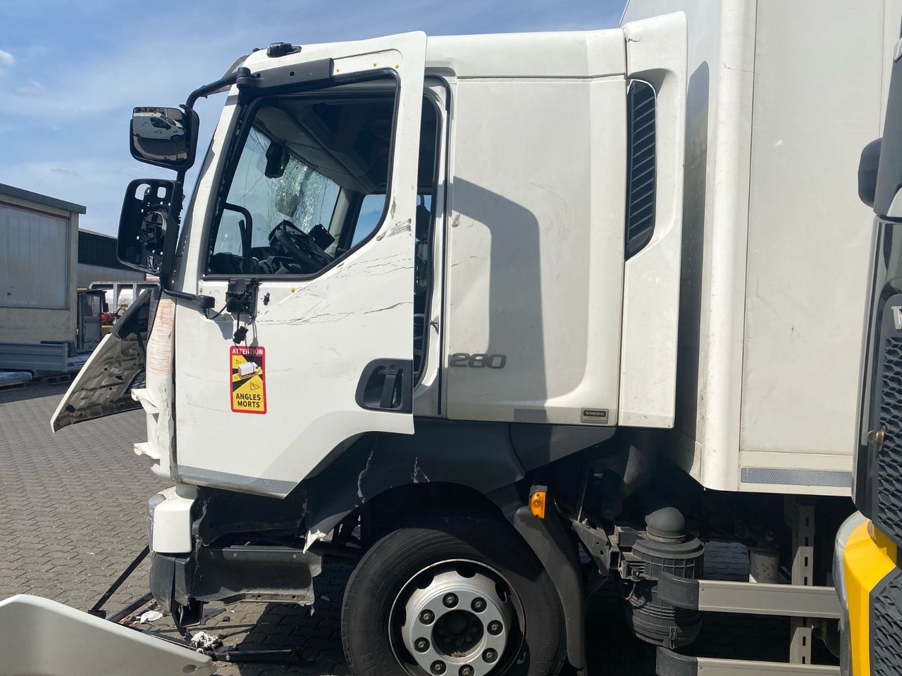Volvo FL 16.280 Koffer Unfallschaden - Camion fourgon: photos 5 Volvo FL 16.280 Koffer Unfallschaden - Camion fourgon: photos 5
