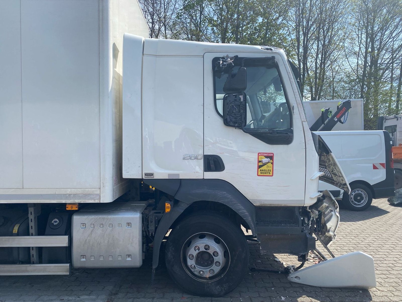 Volvo FL 16.280 Koffer Unfallschaden - Camion fourgon: photos 4 Volvo FL 16.280 Koffer Unfallschaden - Camion fourgon: photos 4