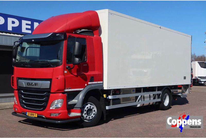 DAF CF 300 Koel/Vries Carrier iceland + Dhollandia 2500KG klep trenn wand - Camion frigorifique: photos 1 DAF CF 300 Koel/Vries Carrier iceland + Dhollandia 2500KG klep trenn wand - Camion frigorifique: photos 1