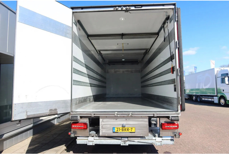 DAF CF 300 Koel/Vries Carrier iceland + Dhollandia 2500KG klep trenn wand - Camion frigorifique: photos 3 DAF CF 300 Koel/Vries Carrier iceland + Dhollandia 2500KG klep trenn wand - Camion frigorifique: photos 3