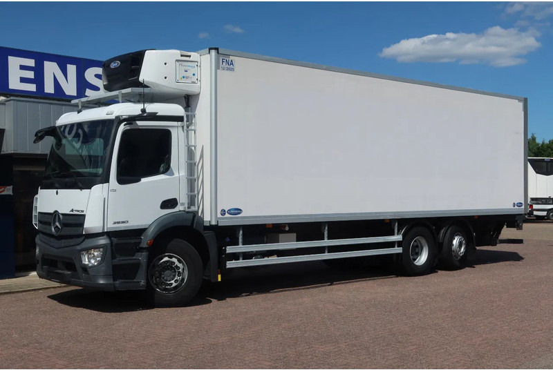 Mercedes-Benz 2530 L 6X2 Koel/Vries Carrier Supra 1050 - Camion frigorifique: photos 2 Mercedes-Benz 2530 L 6X2 Koel/Vries Carrier Supra 1050 - Camion frigorifique: photos 2