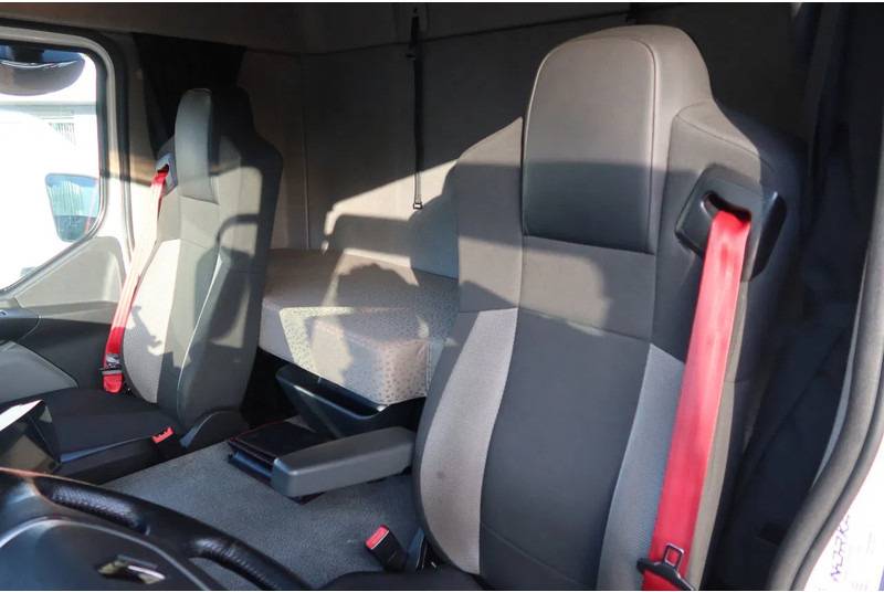 Renault D250 Bakwagen + Laadklep Deuren - Camion fourgon: photos 5 Renault D250 Bakwagen + Laadklep Deuren - Camion fourgon: photos 5