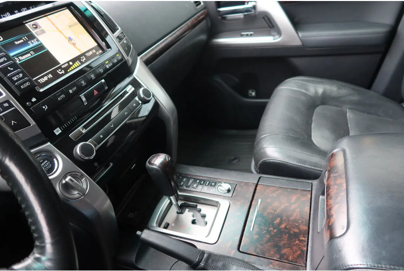 Toyota Land Cruiser V8 200 V8. 4.5D Executive. 7 Persoons. Luchtvering. Marge voertuig - Voiture: photos 5 Toyota Land Cruiser V8 200 V8. 4.5D Executive. 7 Persoons. Luchtvering. Marge voertuig - Voiture: photos 5