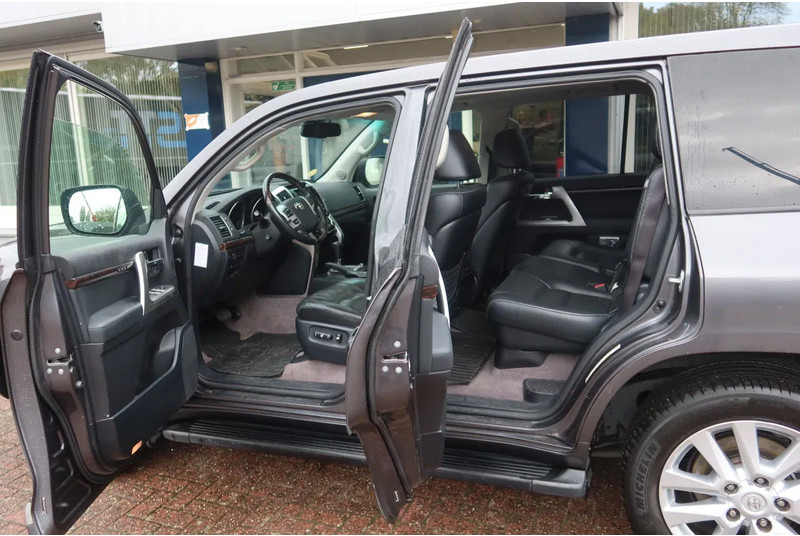 Toyota Land Cruiser V8 200 V8. 4.5D Executive. 7 Persoons. Luchtvering. Marge voertuig - Voiture: photos 3 Toyota Land Cruiser V8 200 V8. 4.5D Executive. 7 Persoons. Luchtvering. Marge voertuig - Voiture: photos 3