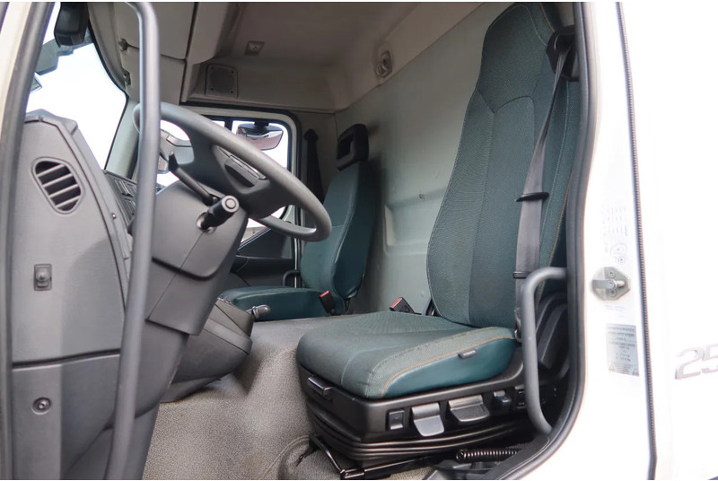 Volvo FL Bak + Dhollandia klep 2000 Kg - Camion fourgon: photos 5 Volvo FL Bak + Dhollandia klep 2000 Kg - Camion fourgon: photos 5