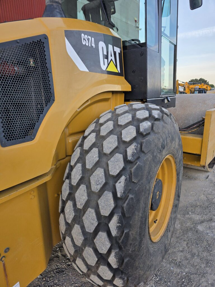 CAT CS74 - Compacteur: photos 4 CAT CS74 - Compacteur: photos 4