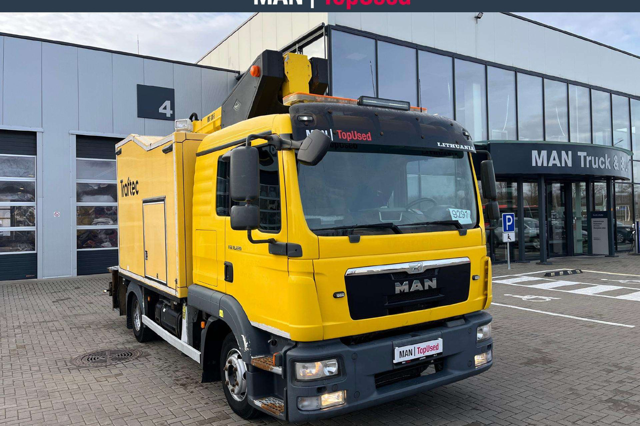 MAN 8.220 4X2 bokštelis(9291) - Camion grue: photos 2 MAN 8.220 4X2 bokštelis(9291) - Camion grue: photos 2