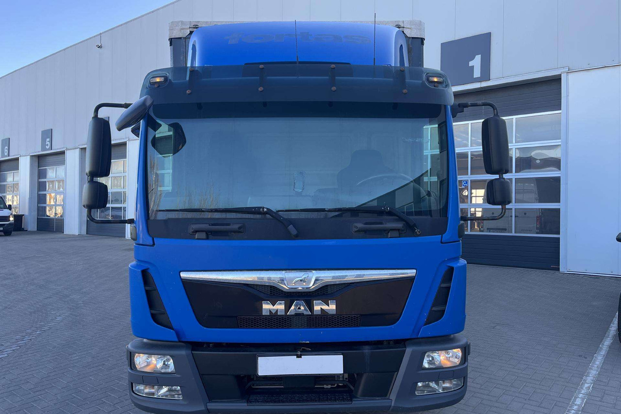 MAN TGL 12.220 4X2 BL su liftu (8493) - Camion à rideaux coulissants: photos 2 MAN TGL 12.220 4X2 BL su liftu (8493) - Camion à rideaux coulissants: photos 2