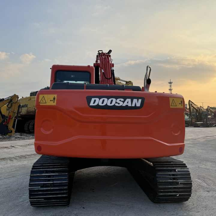 14 Ton Original Korea Used Doosan DX140LC-9c DX 140 150 225 300 Hydraulic Crawler Excavators in Good Condition Doosan140 - Pelle: photos 4 14 Ton Original Korea Used Doosan DX140LC-9c DX 140 150 225 300 Hydraulic Crawler Excavators in Good Condition Doosan140 - Pelle: photos 4