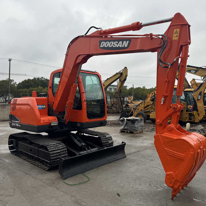 Doosan DX75-9C Used Excavator Crawler Second Hand Korean Engine DX75-9C Small Digger for Home or Farm - Pelle sur chenille: photos 1 Doosan DX75-9C Used Excavator Crawler Second Hand Korean Engine DX75-9C Small Digger for Home or Farm - Pelle sur chenille: photos 1