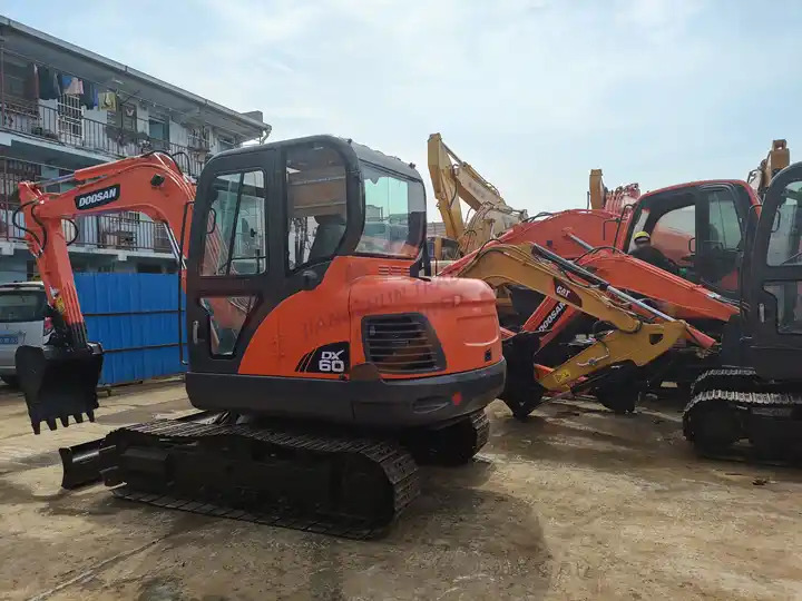 Dx60 Used Crawler Excavator Used Excavator For Sale High Quality ExcavatorDOOSAN DH 55DH55 H-frame - Pelle: photos 4 Dx60 Used Crawler Excavator Used Excavator For Sale High Quality ExcavatorDOOSAN DH 55DH55 H-frame - Pelle: photos 4