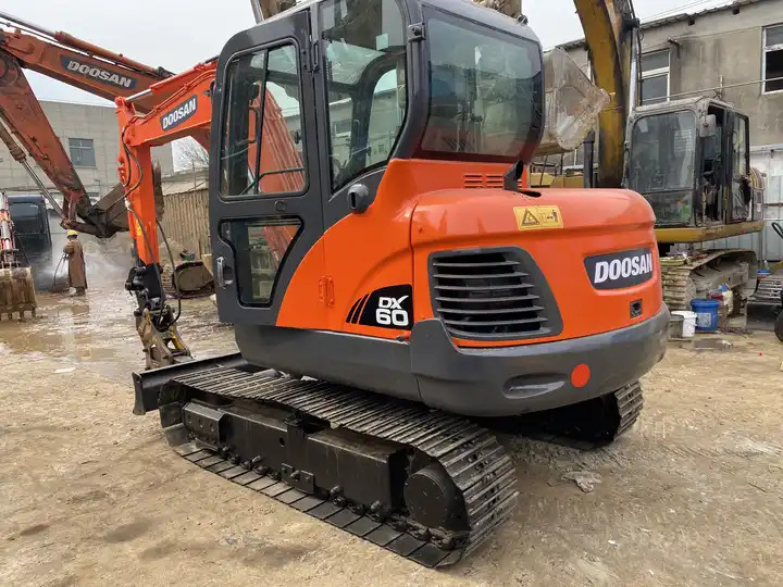 Good Sales 6t Mini Excavator,Small Excavating Machine Korea Doosan Used Excavators Doosan Dx60 For Sale With Nice Work Condition - Pelle sur chenille: photos 3 Good Sales 6t Mini Excavator,Small Excavating Machine Korea Doosan Used Excavators Doosan Dx60 For Sale With Nice Work Condition - Pelle sur chenille: photos 3