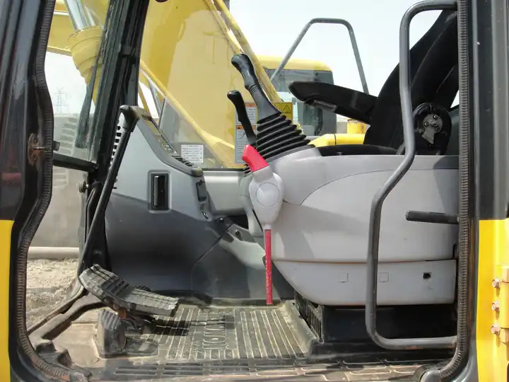 Hot sale low price Komatsu PC130-7 medium used machine hydraulic crawler backhoe digger 13ton used excavators - Pelle sur chenille: photos 4 Hot sale low price Komatsu PC130-7 medium used machine hydraulic crawler backhoe digger 13ton used excavators - Pelle sur chenille: photos 4