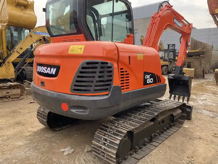Original 6ton Doosan Dx60 used Hydraulic Crawler mini Excavator Doosan DX60 Excavator in Stock - Pelle sur chenille: photos 2 Original 6ton Doosan Dx60 used Hydraulic Crawler mini Excavator Doosan DX60 Excavator in Stock - Pelle sur chenille: photos 2