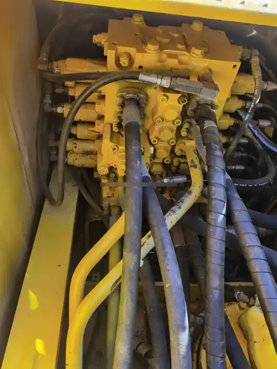 Original Design Pc200-8 Komatsu Used Excavator For Sale In Good Condition Original Paint 20 Ton Low Working Hours Factory Price - Pelle: photos 5 Original Design Pc200-8 Komatsu Used Excavator For Sale In Good Condition Original Paint 20 Ton Low Working Hours Factory Price - Pelle: photos 5