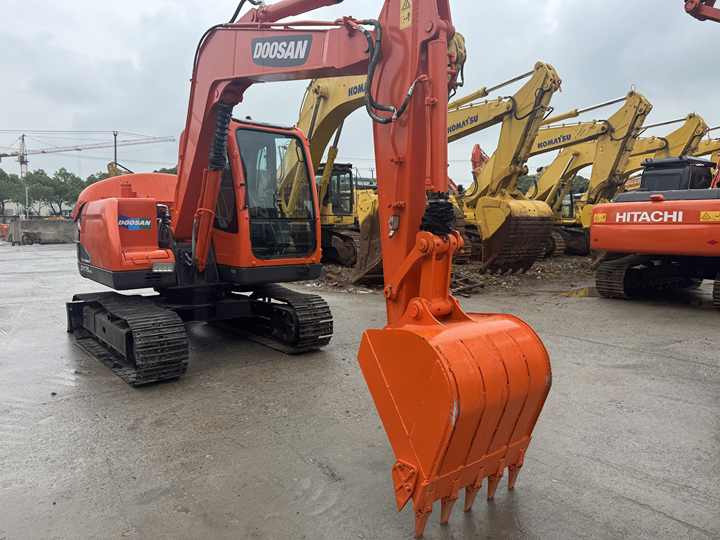 Used Excavator Doosan DX75-9C Second-hand Excavator Digger DX75-9C Compact Shovel Crawler Doosan 75 Excavator Doosan Dx75-9C - Pelle sur chenille: photos 5 Used Excavator Doosan DX75-9C Second-hand Excavator Digger DX75-9C Compact Shovel Crawler Doosan 75 Excavator Doosan Dx75-9C - Pelle sur chenille: photos 5