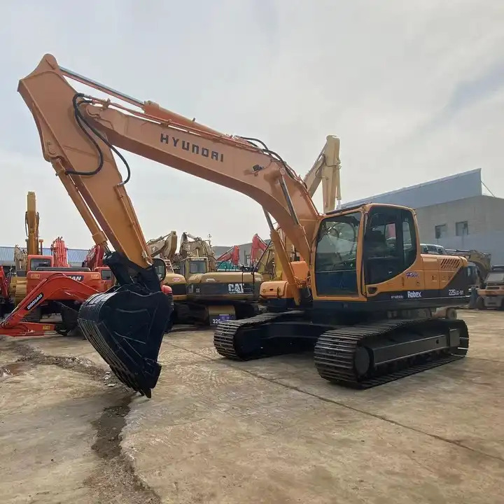 Used Hyundai 225 excavator /Hyundai 225 Korea mini used excavator for sale Excavadoras de segunda mano - Pelle: photos 1 Used Hyundai 225 excavator /Hyundai 225 Korea mini used excavator for sale Excavadoras de segunda mano - Pelle: photos 1