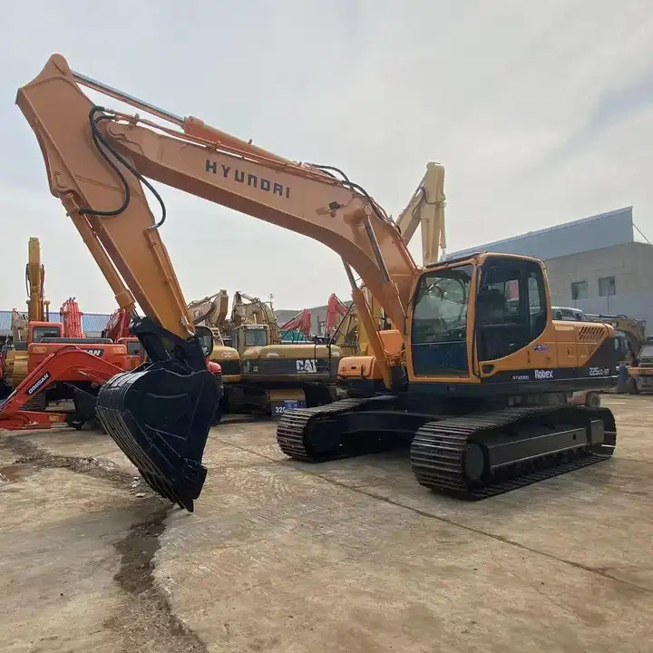 Used Hyundai 225 excavator second hand Korea Hyundai excavator Excavadoras de segunda mano - Pelle: photos 1 Used Hyundai 225 excavator second hand Korea Hyundai excavator Excavadoras de segunda mano - Pelle: photos 1