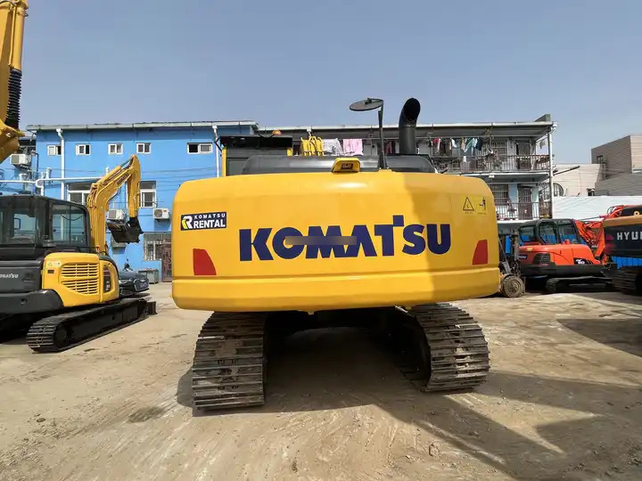 Used Komatus excavator Pc220-8mo PC200-8 in good condition for sale - Pelle sur chenille: photos 3 Used Komatus excavator Pc220-8mo PC200-8 in good condition for sale - Pelle sur chenille: photos 3