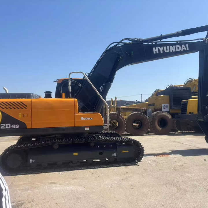 Used Original Korea Multifunction Crawler Excavator Hyundai HX220L High Efficiency Hyundai 225LC 220LC in Good Condition on Sale - Pelle: photos 1 Used Original Korea Multifunction Crawler Excavator Hyundai HX220L High Efficiency Hyundai 225LC 220LC in Good Condition on Sale - Pelle: photos 1