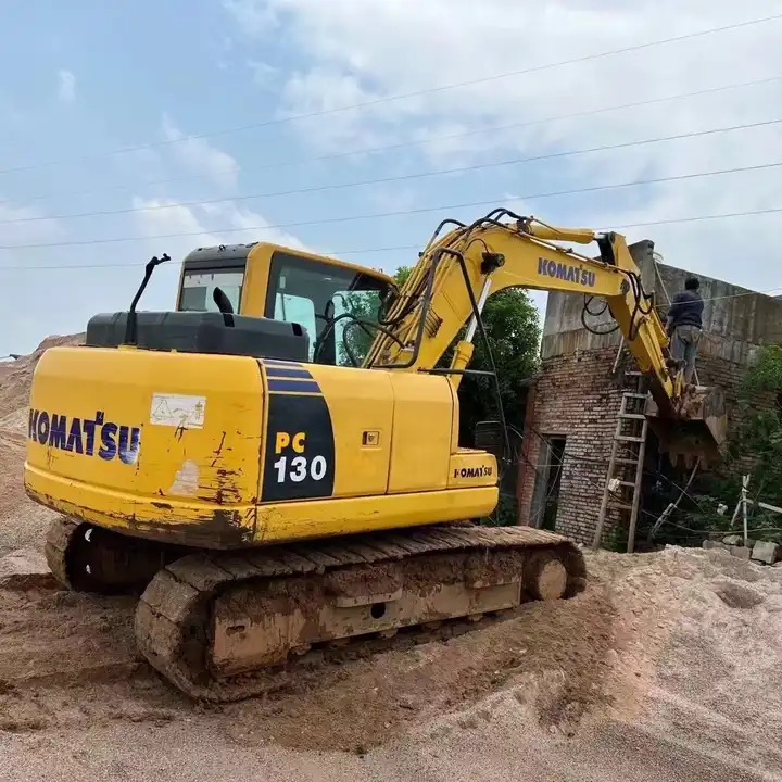 Used komatsu medium excavator PC130-7 /KOMATSU 130-7/ used japanese komatsu excavator 13 ton for sale - Pelle sur chenille: photos 2 Used komatsu medium excavator PC130-7 /KOMATSU 130-7/ used japanese komatsu excavator 13 ton for sale - Pelle sur chenille: photos 2