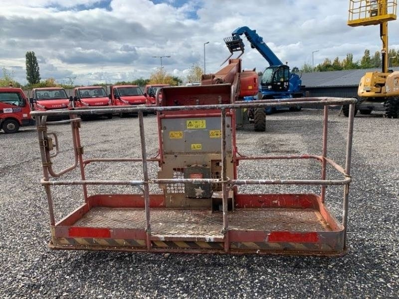 Genie S-105 - 34 m - 4x4 - diesel - Nacelle articulée: photos 3 Genie S-105 - 34 m - 4x4 - diesel - Nacelle articulée: photos 3