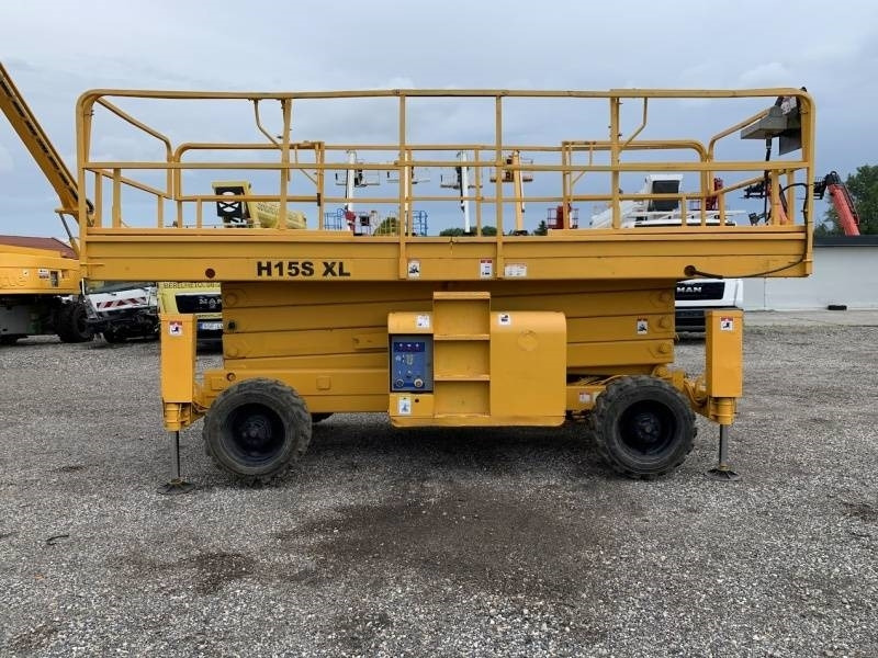 Haulotte H15SXL - 15m, 4x4, diesel - Nacelle ciseaux: photos 4 Haulotte H15SXL - 15m, 4x4, diesel - Nacelle ciseaux: photos 4