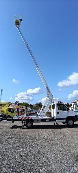 Camion avec nacelle Iveco Daily Multitel 160 ALU DS - 16m: photos 9