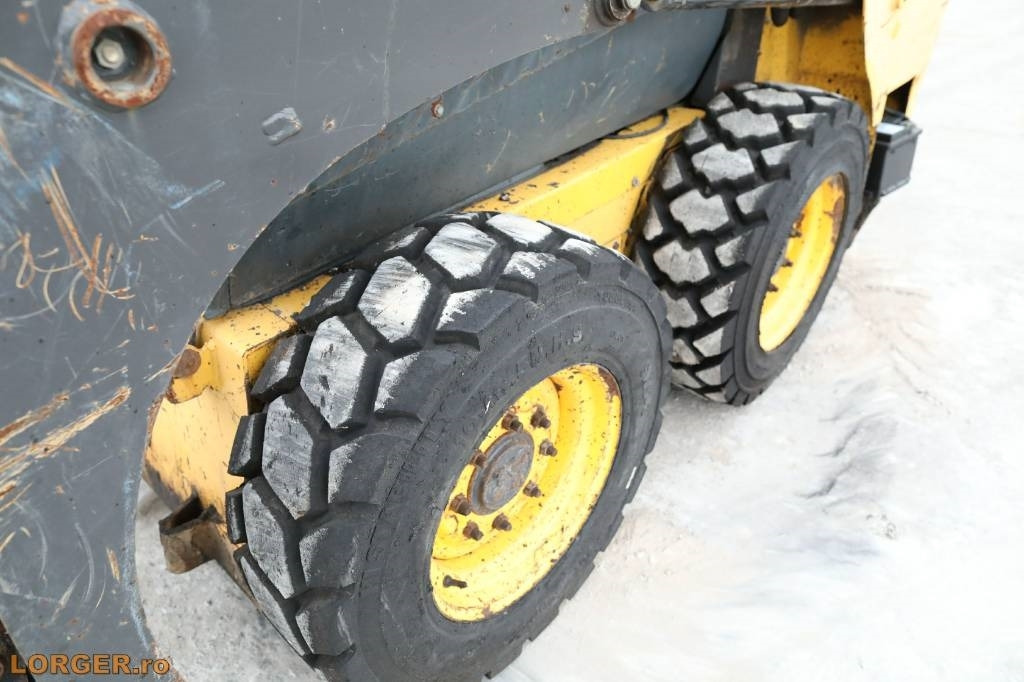 Mini chargeuse New Holland L 215: photos 8 Mini chargeuse New Holland L 215: photos 8